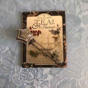 The Bantam Library Teas & Tisanes Book with Star Tea Infuser